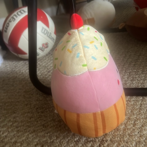 I’m selling Clara the cupcake squishmellows - Picture 2 of 3